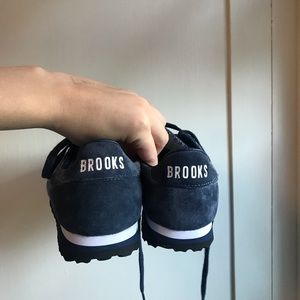 Size 7 1/2 Brooks Sneakers!!